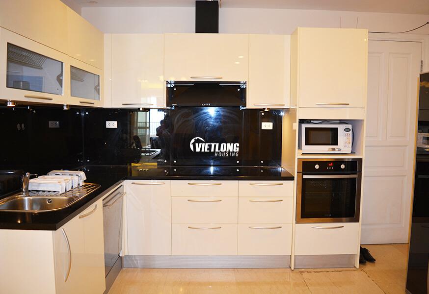 Cho thuê căn hộ nhà P2 Ciputra 145m2 3 phòng ngủ view hồ (12)