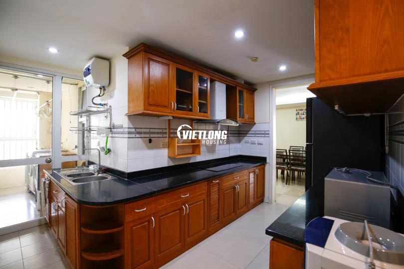 Cho thuê căn hộ 182m2 4 phòng ngủ, ban công rộng nhiều ánh sáng (12)