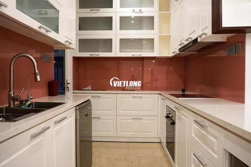 Căn hộ 154m2 3 phòng ngủ view hồ cho thuê (5)