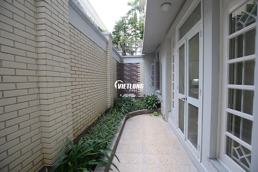 Biệt thự giai đoạn 1 sửa chữa đẹp nhiều ánh sáng cho thuê (10)