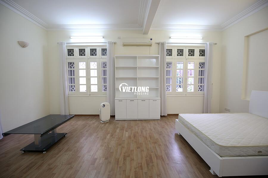 Biệt thự giai đoạn 1 sửa chữa đẹp nhiều ánh sáng cho thuê (11)