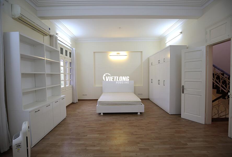 Biệt thự giai đoạn 1 sửa chữa đẹp nhiều ánh sáng cho thuê (12)