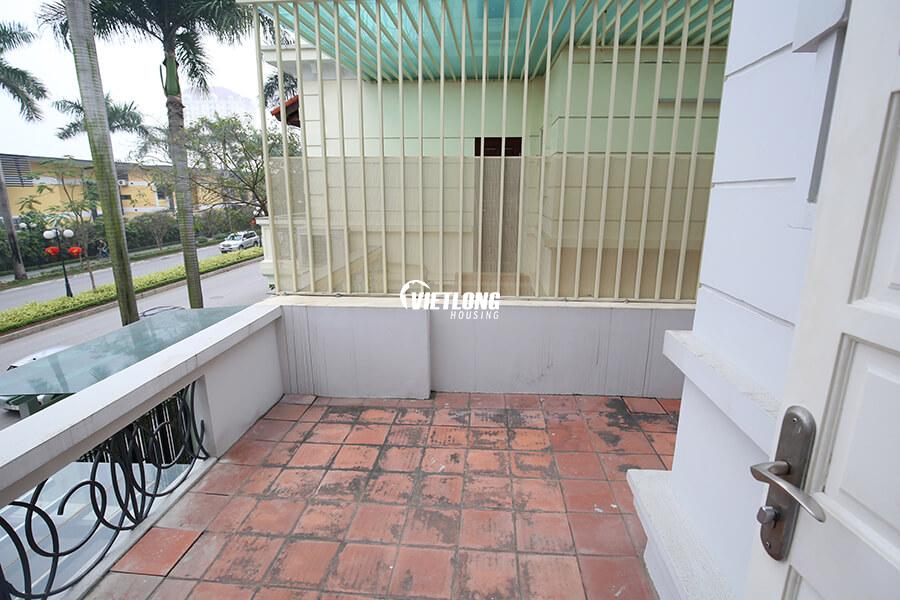 Biệt thự giai đoạn 1 sửa chữa đẹp nhiều ánh sáng cho thuê (16)