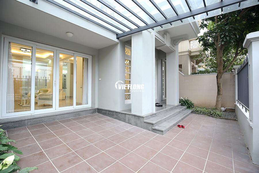 Biệt thự giai đoạn 1 sửa chữa đẹp nhiều ánh sáng cho thuê (2)