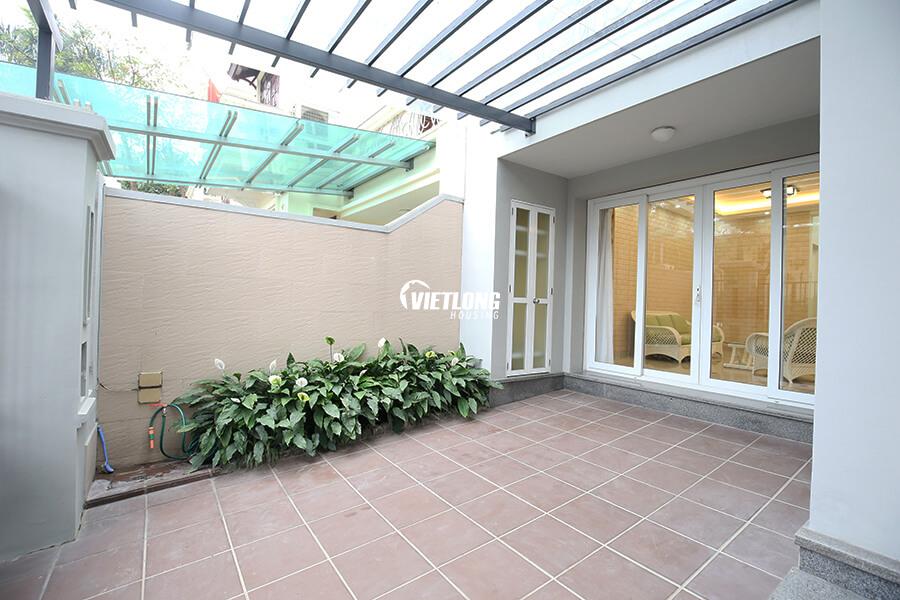 Biệt thự giai đoạn 1 sửa chữa đẹp nhiều ánh sáng cho thuê (3)