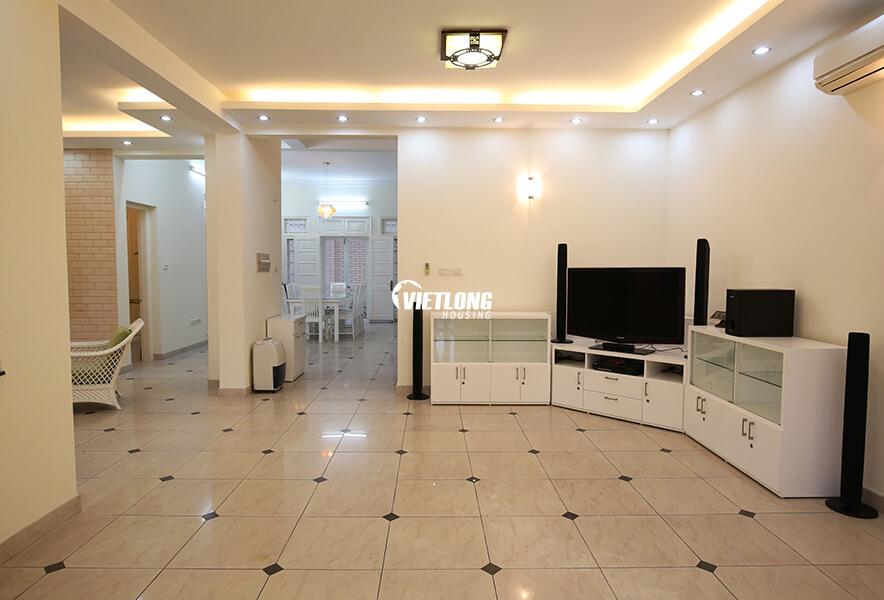 Biệt thự giai đoạn 1 sửa chữa đẹp nhiều ánh sáng cho thuê (4)