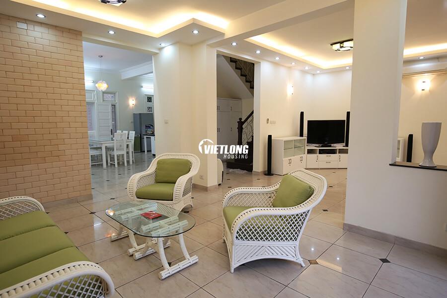 Biệt thự giai đoạn 1 sửa chữa đẹp nhiều ánh sáng cho thuê (6)