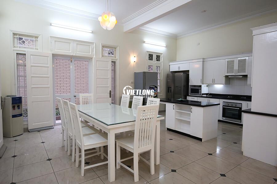 Biệt thự giai đoạn 1 sửa chữa đẹp nhiều ánh sáng cho thuê (7)