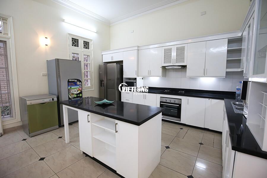 Biệt thự giai đoạn 1 sửa chữa đẹp nhiều ánh sáng cho thuê (8)