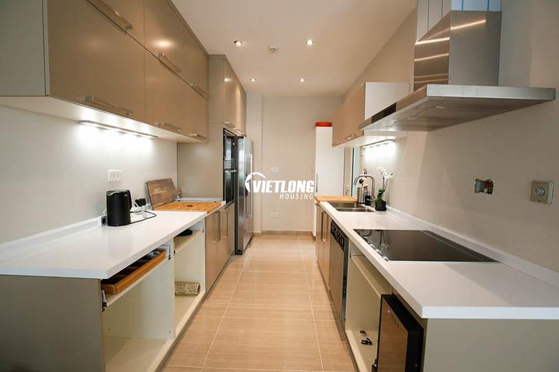 Căn hộ sang trọng phòng khách rộng nhiều ánh sáng cho thuê tại L3 Ciputra (4)